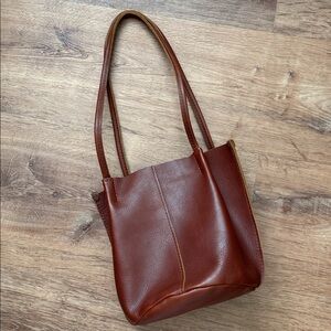 Portland Leather Devan Bucket Tote Chestnut